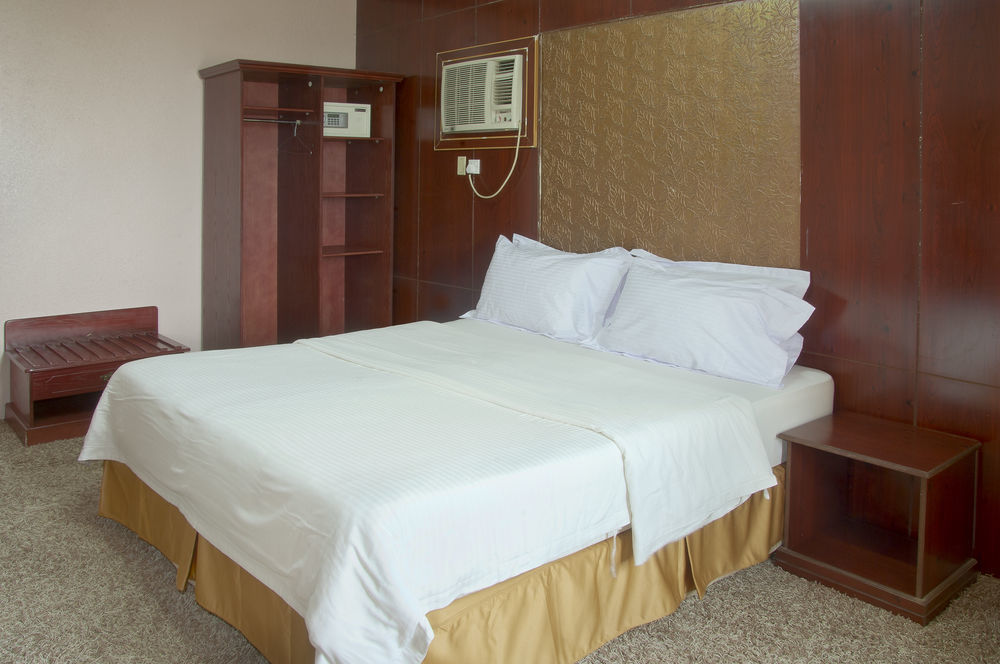 Al Farhan Hotel Suites Al Siteen Al Al Jubail Exteriör bild